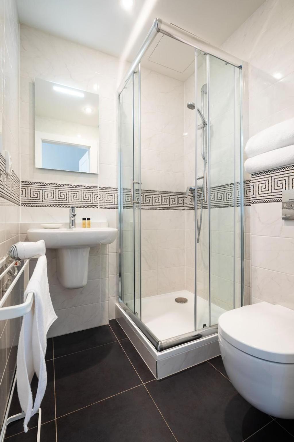 Apartment Days - Sunny Riverside With Terraces Prag